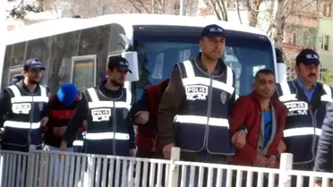 Sanatçı Dilber Ay'ın Erkek Kardeşi Uyuşturucu Operasyonunda Gözaltına Alındı