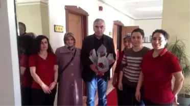 Demirci'den Gmis Bayan Çalışanlarına 8 Mart Gülü