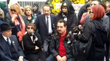 Annesinin Cenazesinde Sezen Aksu'ya Büyük Ayıp