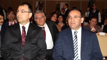Bozdağ'dan Anayasa Mahkemesine Eleştiri: 'Hukuk Cinayeti'