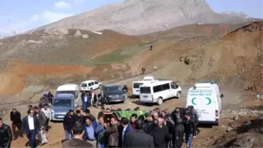 Yüksekova'da Operasyon Sırasında Ölen Kargo Çalışanı Toprağa Verildi