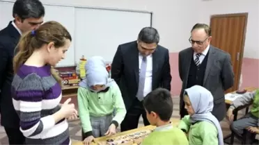 Kaymakam Karaaslan'dan Akıl ve Zeka Oyunları Kursu'na Materyal Desteği