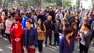 Yozgat'ta Öğrenciler Sınavda, Aileler Dışarıda Ter Döktü