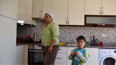 Kayalar Yamaçtaki Evin Üstüne Düştü
