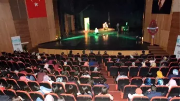 Mehmet Akif Ersoy'u Anlatan Tiyatro Sahnelendi