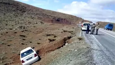Sincik İlçesinde Otomobil Yoldan Çıktı