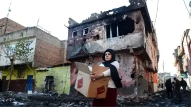 Sur'da Hayat Normale Dönmeye Başlıyor! 6 Sokakta Yasak Kalktı