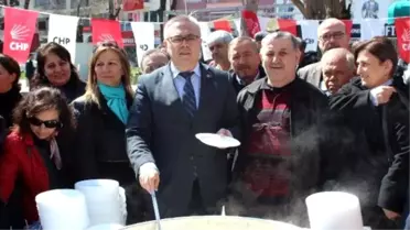 Uşak Chp, Çanakkale Zaferi'ni Pilav ve Ayran Dağıtarak Kutladı