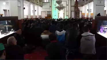 Çocuklar 'Akvaryumlu Cami'Nin Müdavimi Oldu