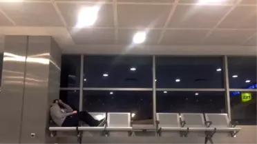 1 Yıldır Havalimanında Bekletilen Suriyeliye Giriş İzni Çıktı