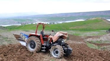 Devrilen Traktörün Altında Kalan Çiftçi Öldü