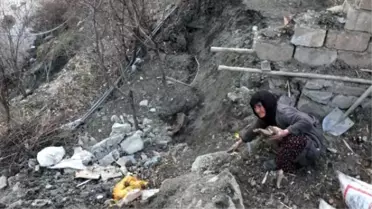 Hakkari'de Toprak Kayması Bir Eve Zarar Verdi