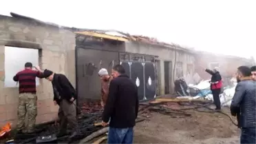 Sorgun'da Ahır ve Samanlık Yandı
