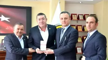 Başkan Tekin'e Kızılay'dan Teşekkür Plaketi