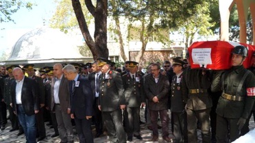 Cinnet Getiren Emekli Albay Eşini Öldürüp İntihar Etti