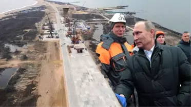 Türk Gemisi, Putin'in Kırım Köprüsü'ne Çarptı