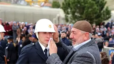 Şehidin Dedesi, 'Ağlama, Düşmanları Güldürme' Diyerek Polisin Gözyaşlarını Sildi