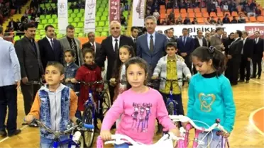 Elazığ'da 500 Çocuğa Bisiklet Dağıtıldı