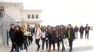 Öğrenciler 'Tuttuğun Takımı Değil Yaşadığın Şehrin Takımını Destekle' Dedi