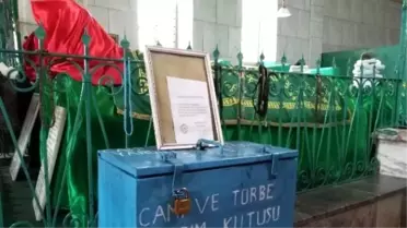 Hırsızlar Girdikleri Türbede Dua Ettikten Sonra Yardım Sandığını Çaldı