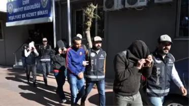 İzmir'de İnsan Tacirleri Adliyeye Sevk Edildi