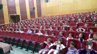 Mut'ta Minik Öğrencilerin Tiyatro Keyfi