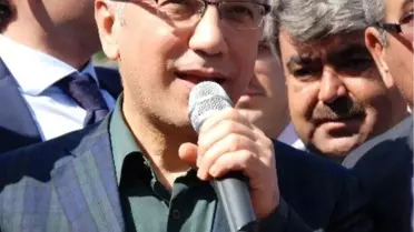 Lütfi Elvan'a Sevgi Seli İzdihama Yol Açtı