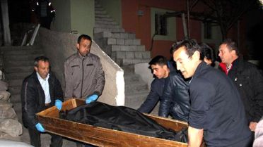 4 Çocuk Annesi Eşini Baltayla Öldürdü