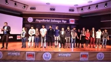 Skeçleri ile Hem Güldürdü Hem de Düşündürdüler