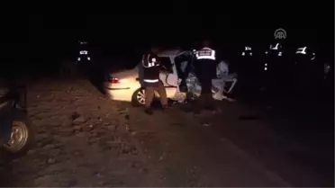 İki Otomobil Çarpıştı: 3 Ölü, 2 Yaralı
