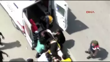 Karabük Üst Geçit Ayağına Çarpan Otomobilde 2 Kişi Yaralandı