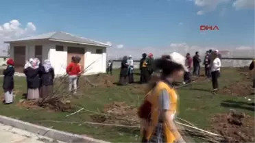 Muş Güle Oynaya 1200 Fidanı Toprakla Buluşturdular