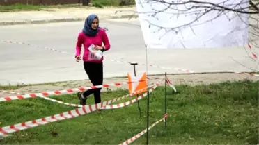 Başbakan Ahmet Davutoğlu'nun Kızı 'Oryantiring'de Mücadele Etti