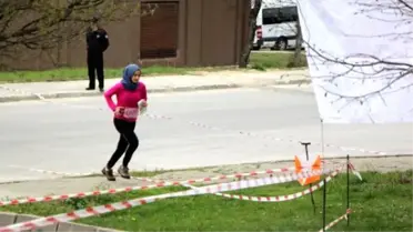 Başbakan Davutoğlu'nun Kızı 'Oryantiring'de Mücadele Etti