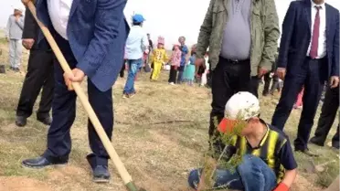 Ereğli'de Öğrenciler 2 Bin Fidanı Toprakla Buluşturdu