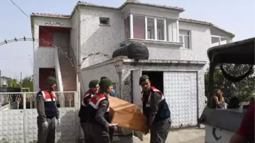 Evinde Bıçaklanarak Öldürüldü