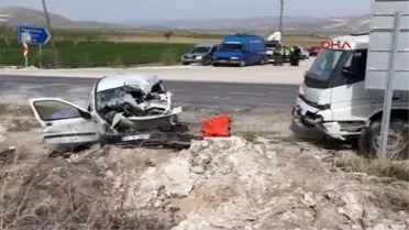 Burdur - Süt Tankeri Hafif Ticari Araçla Çarpıştı: 3 Ölü