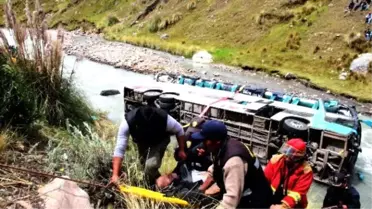 Peru'da Otobüs Nehre Uçtu: 23 Ölü