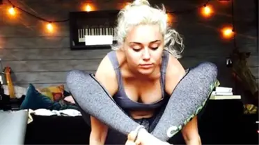Miley Cyrus'tan Yoga Paylaşımı