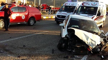 Elmalı'da Otomobiller Çarpıştı: 2 Ölü, 5 Yaralı