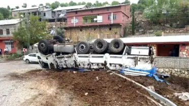 Adıyaman'da Tır Ters Döndü