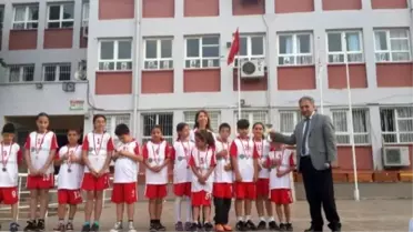 Önce Mendili, Sonra Kupa ve Madalyaları Kaptılar