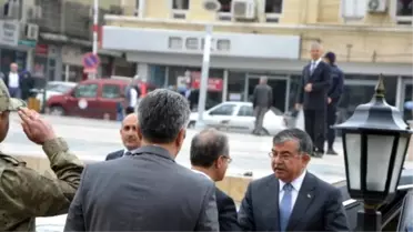 Milli Savunma Bakanı İsmet Yılmaz Kilis'te