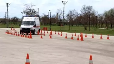 Van'da Att ve Ambulans Şoförlerine İleri Sürüş Eğitimi
