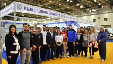 Kick Boks Şampiyonu Fatih Çimiç, Spor ve Aktif Yaşam Fuarı'nda Üniversitesini Temsil Etti