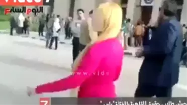 Mısır'da Bir Kadın Pembe Giydiği İçin Taciz Edildi!