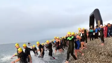 Antalya'da Triatlon Orta Mesafe Türkiye Şampiyonası