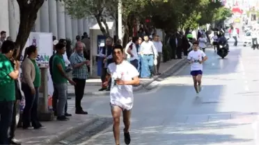 Mesir Festivali Koşusu'nda Minik Ceylin İlgi Odağı Oldu