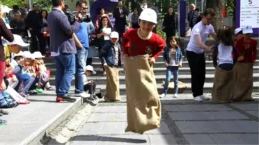 Çocuklar Unutulmaya Yüz Tutmuş Oyunları Oynadılar