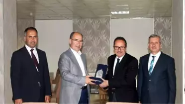 Ayvalık Eğitime Destek Verenlere Plaketli Teşekkür
